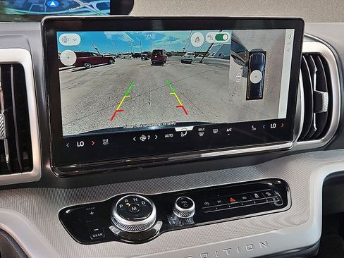 Used 2025 Ford Expedition Active AWD/4WD image 27