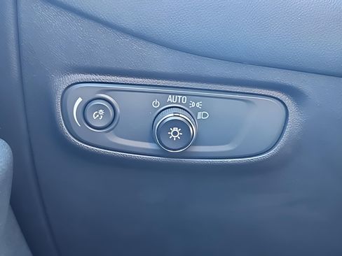 Used 2022 Chevrolet Equinox LS w/ LS Convenience Package image 22