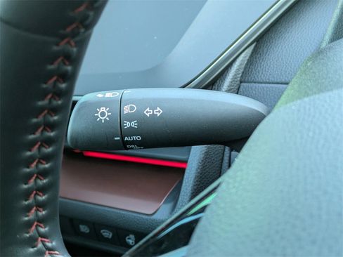 Used 2024 Toyota Prius Prime SE image 40