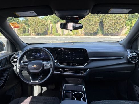 Used 2025 Chevrolet Equinox LT FWD image 34