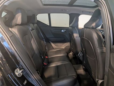 Used 2024 Volvo XC40 B5 Plus image 30