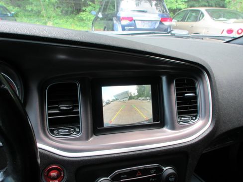 Used 2020 Dodge Charger SXT RWD image 18