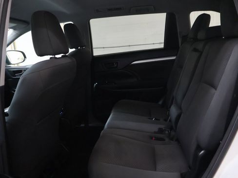 Used 2017 Toyota Highlander LE image 16