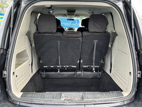 Used 2012 Dodge Grand Caravan Crew FWD image 6