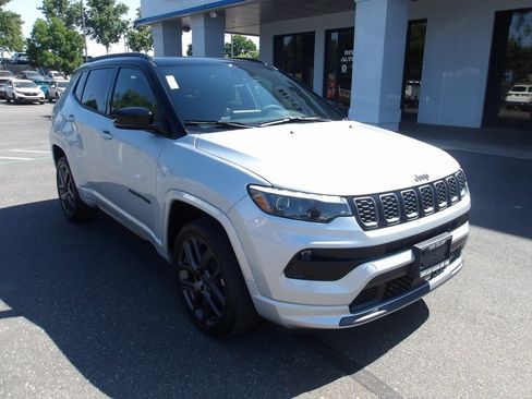 New 2025 Jeep Compass Limited w/ High Altitude Package image 2