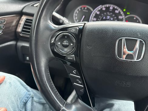 Used 2017 Honda Accord EX-L image 19