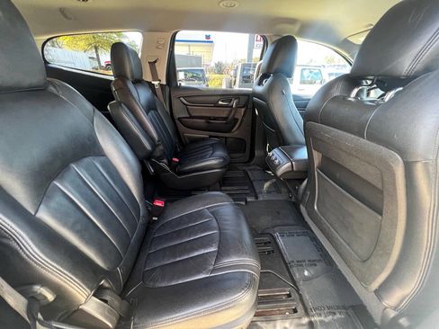 Used 2016 Chevrolet Traverse LT w/ Style and Technology Package FWD image 12