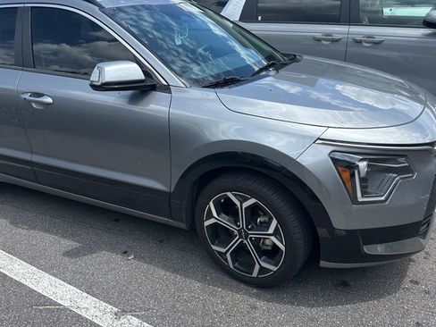 Certified 2023 Kia Niro EX Touring FWD image 2