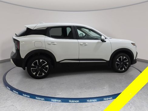 Used 2025 Nissan Kicks SV AWD/4WD image 5