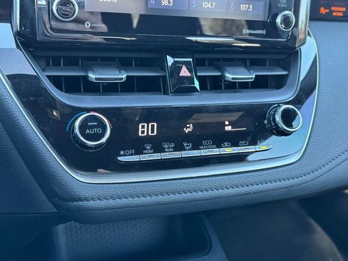 Used 2022 Toyota Corolla SE image 18