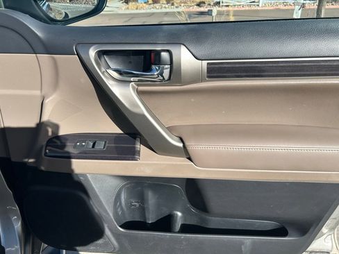 Used 2021 Lexus GX 460 Premium w/ Premium Package image 30