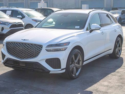 Used 2023 Genesis GV70 2.5T w/ Sport Prestige Package image 3