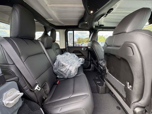 New 2026 Jeep Wrangler Unlimited Sahara AWD/4WD image 17