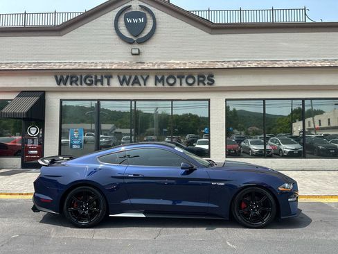 Used 2018 Ford Mustang Coupe RWD image 2