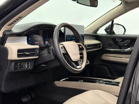 Certified 2025 Lincoln Corsair AWD image 16