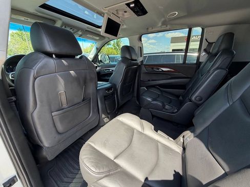 Used 2019 Cadillac Escalade ESV Premium Luxury AWD/4WD image 19