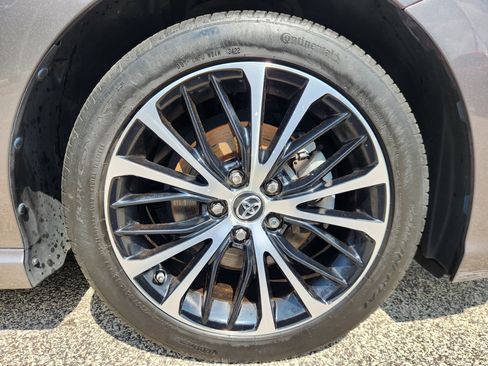 Used 2019 Toyota Camry SE FWD image 19