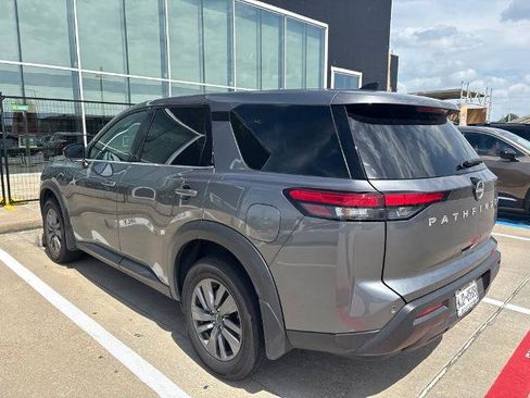 Certified 2025 Nissan Pathfinder S FWD image 2
