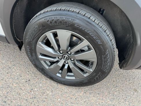 Used 2025 Nissan Pathfinder S image 12