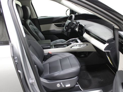 Used 2025 Lincoln Nautilus Premier AWD/4WD image 22