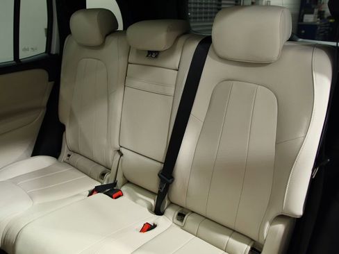 Certified 2025 Mercedes-Benz GLB 250 4MATIC image 28