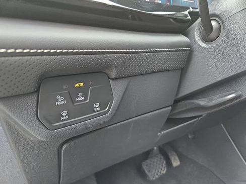 Used 2025 Volkswagen Atlas Cross Sport SE image 29