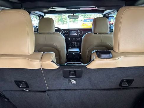 Used 2018 Jeep Wrangler Unlimited Sahara w/ Cold Weather Group AWD/4WD image 31