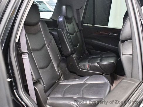 Used 2015 Cadillac Escalade Premium image 17