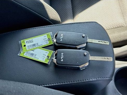 Used 2023 Kia Soul LX w/ Option Group 015 FWD image 39