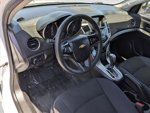 Used 2016 Chevrolet Cruze LT w/ Technology Package FWD image 10