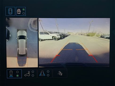 Used 2025 GMC Yukon Denali image 12