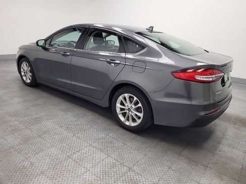Used 2019 Ford Fusion SE FWD image 3