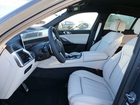New 2026 BMW X6 xDrive40i w/ Executive Package image 16