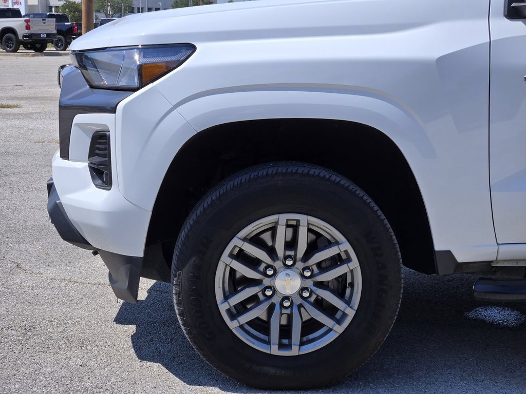 Used 2024 Chevrolet Colorado LT w/ LT Convenience Package II AWD/4WD image 8