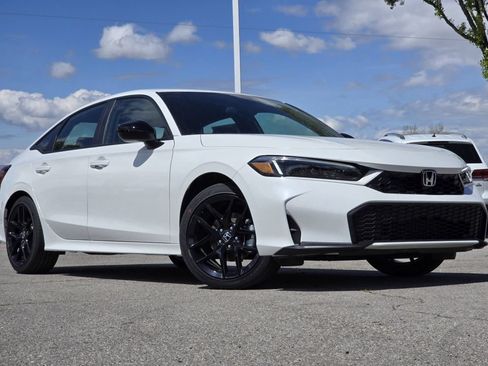 Used 2025 Honda Civic Sport image 4