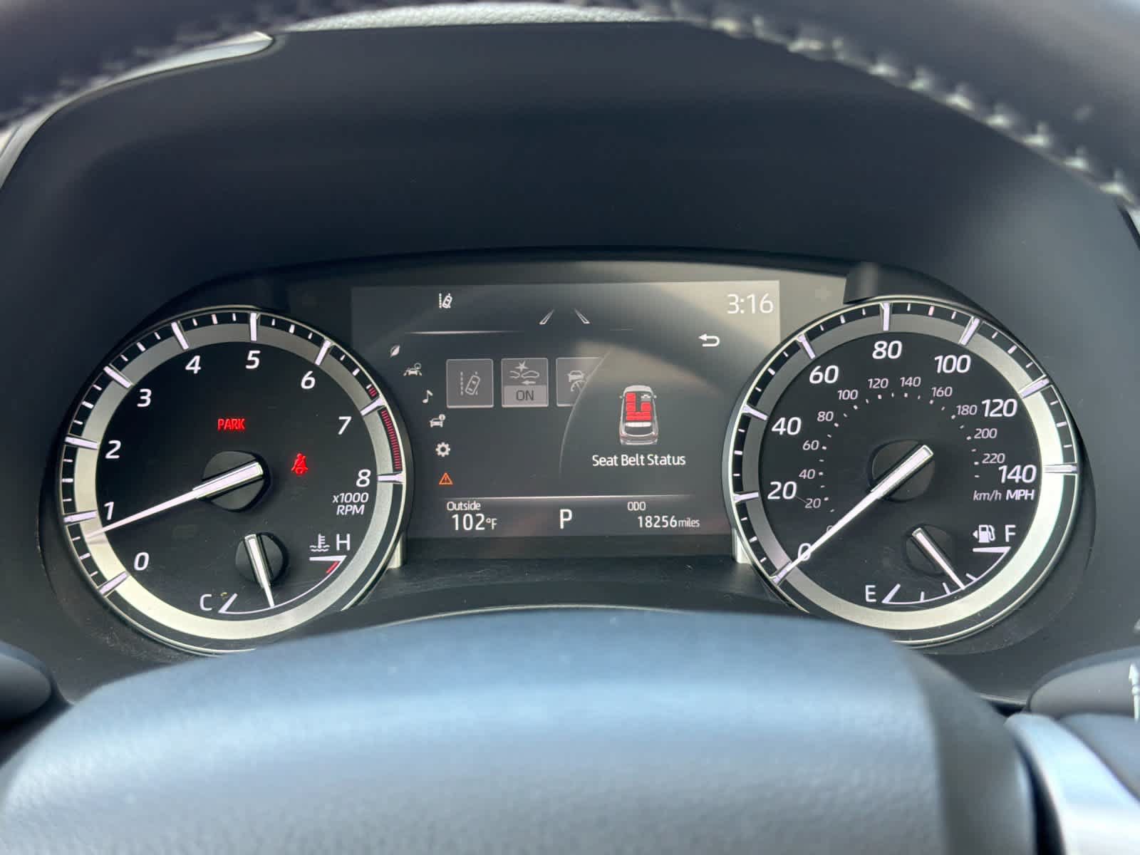 Used 2022 Toyota Highlander XLE FWD image 28