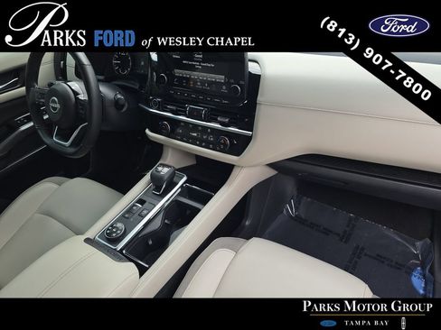 Used 2023 Nissan Pathfinder SL AWD/4WD image 11