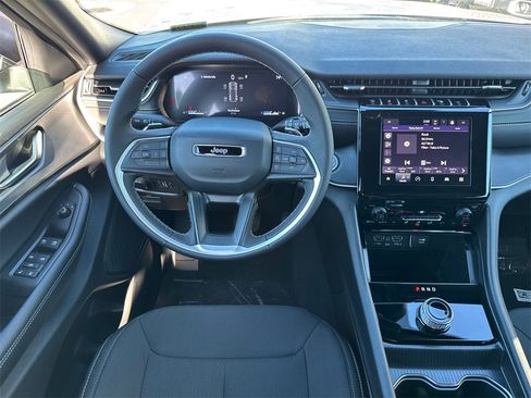 New 2025 Jeep Grand Cherokee Laredo image 20