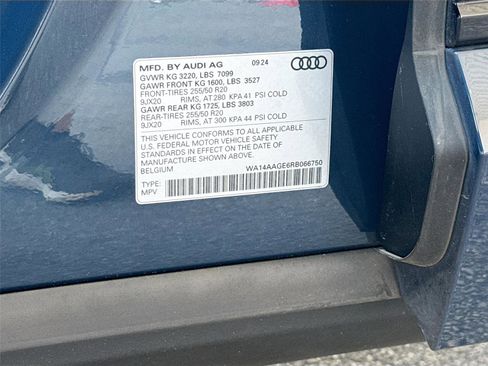 Certified 2024 Audi Q8 e-tron Premium image 33