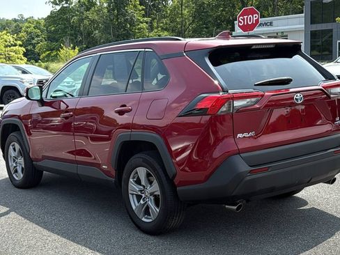Used 2022 Toyota RAV4 LE AWD/4WD image 6