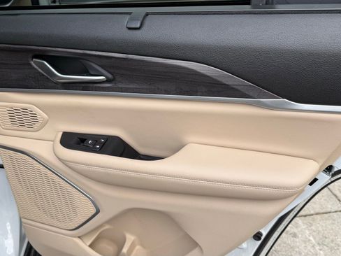 Used 2022 Jeep Grand Cherokee Limited 4xe w/ Luxury Tech Group II image 12