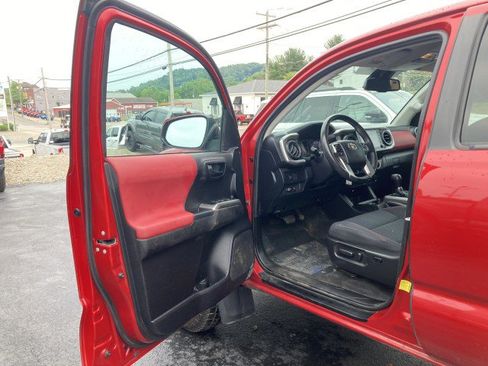 Used 2021 Toyota Tacoma SR5 AWD/4WD image 10