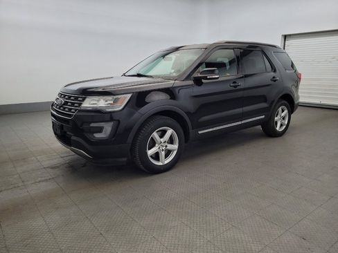 Used 2017 Ford Explorer XLT w/ Equipment Group 201A AWD/4WD image 2