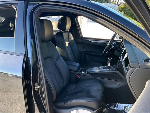 Used 2021 Porsche Macan image 9