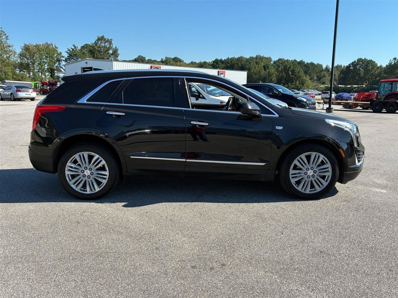 Used 2018 Cadillac XT5 Premium Luxury AWD/4WD image 2