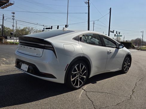 Used 2025 Toyota Prius Plug-In Hybrid FWD image 4