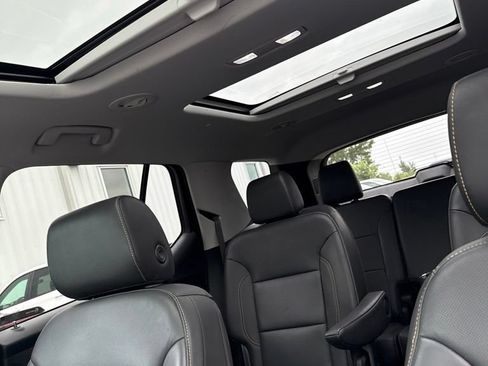 Used 2021 Chevrolet Traverse Premier FWD image 8