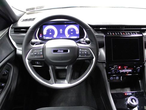 New 2025 Jeep Grand Cherokee Altitude image 12