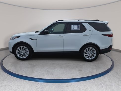 Used 2025 Land Rover Discovery S image 8