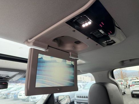 Used 2018 GMC Yukon SLT w/ Open Road Package image 22